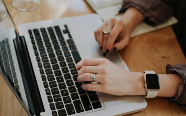A calm guide to electronic signatures: how to sign documents safely without printing anything