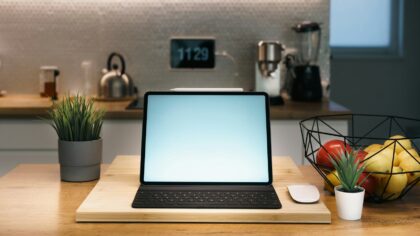 A clear guide to smart speakers and displays: what they do, what to watch for, and how to use them well