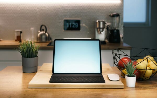 A clear guide to smart speakers and displays: what they do, what to watch for, and how to use them well