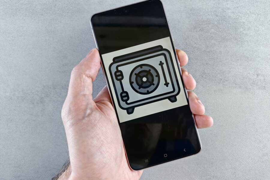 Smartphone screen privacy