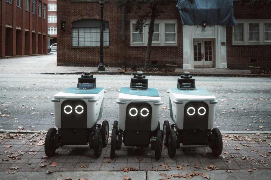 Sidewalk delivery robot