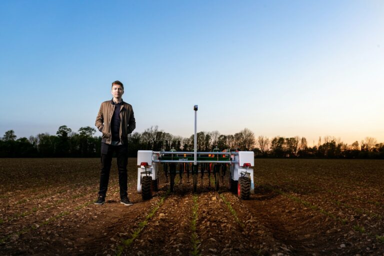 Small agricultural robot
