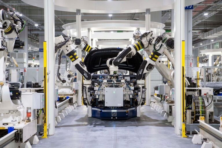 Smart manufacturing cell