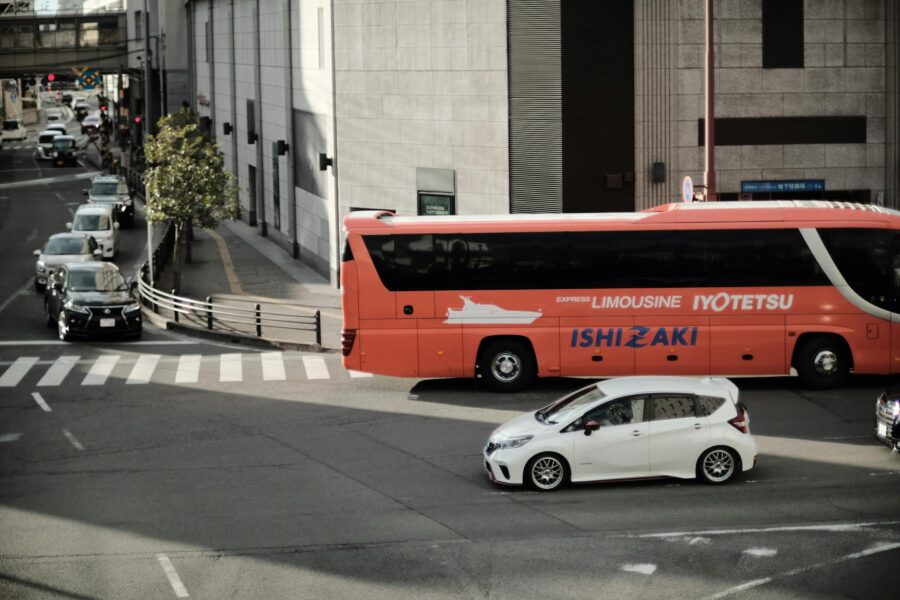 Autonomous shuttle bus