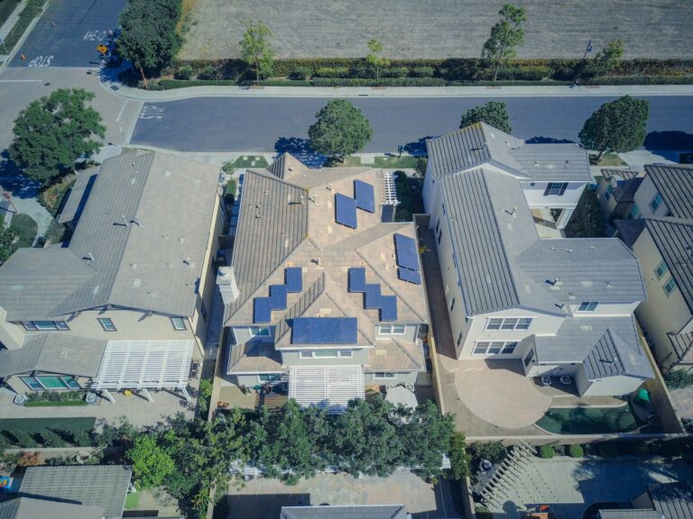 Community solar microgrid