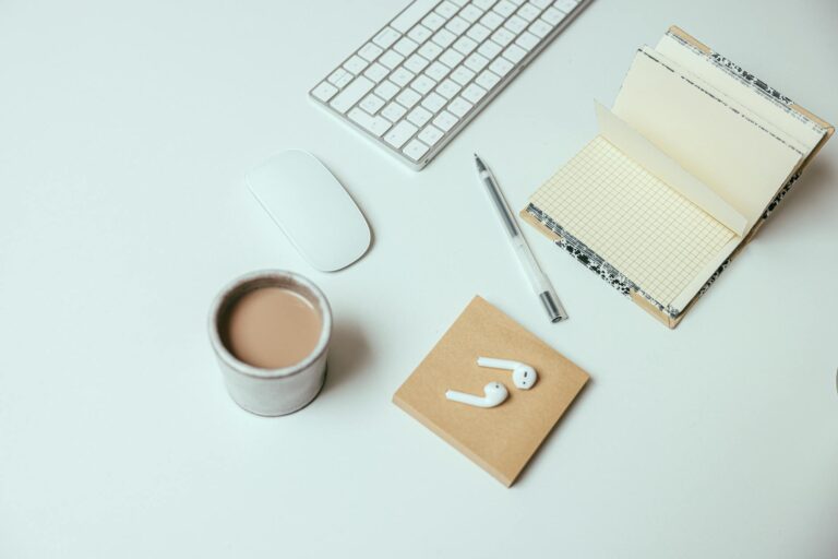 Compact wireless keyboard