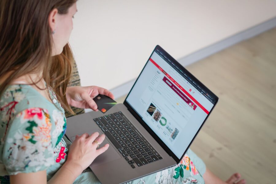 Laptop online shopping