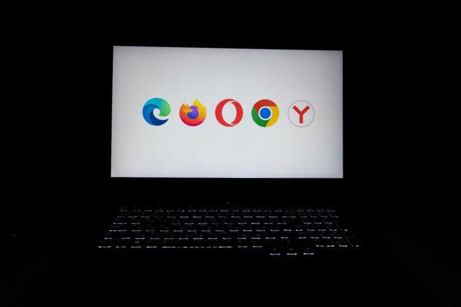 Laptop screen privacy