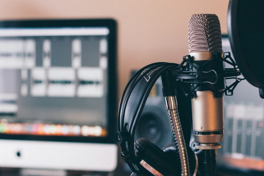Studio microphone laptop