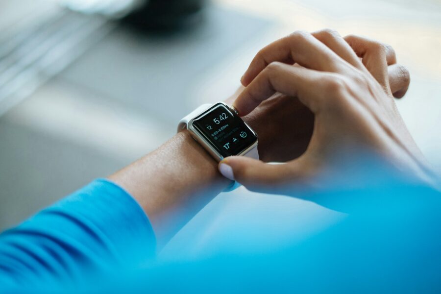 Smartwatch fitness tracker