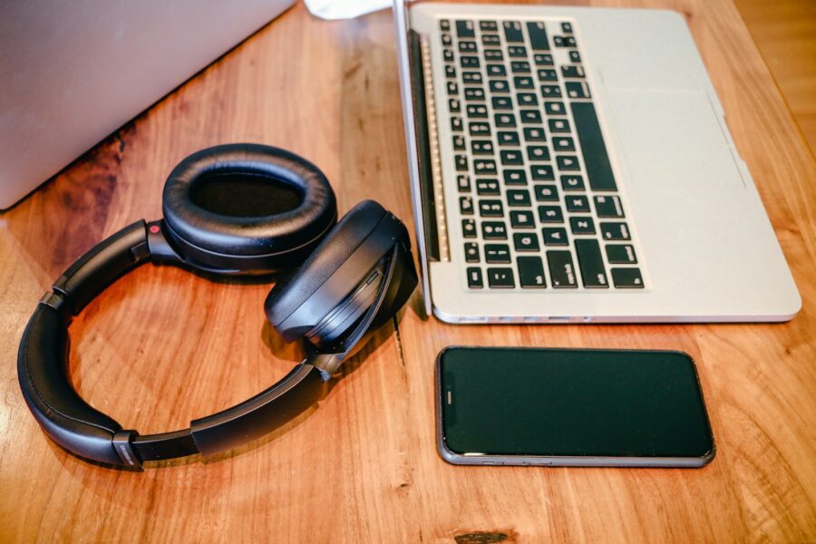 Noise canceling headphones