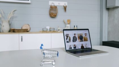 How to avoid fake shopping websites and safely buy from new online stores