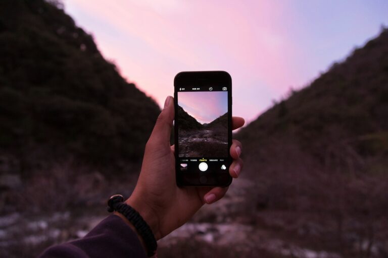 Smartphone camera close