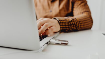 Simple guide to USB safety: how to use flash drives without nasty surprises