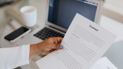 A calm guide to AI for contracts: how to review, summarize and compare documents safely