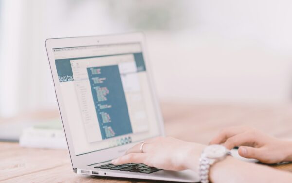 A calm guide to AI for social media: how to save time without losing your voice