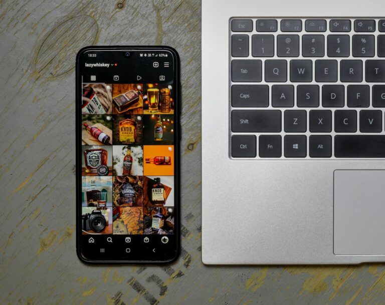 Phone screen social