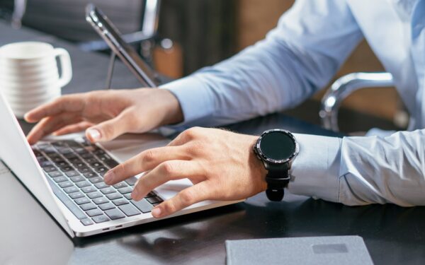 A calm guide to e-signature services: sign agreements online without losing control