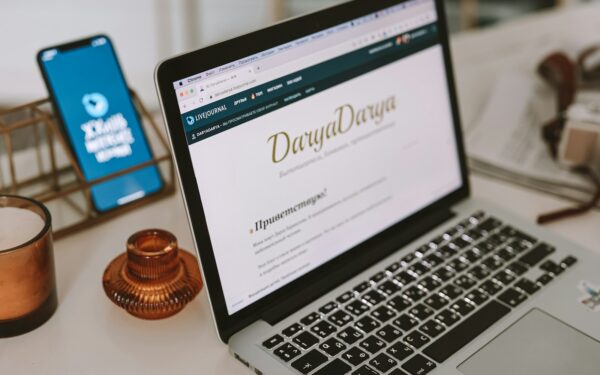 A calm guide to electronic signature services: sign documents safely without printing them