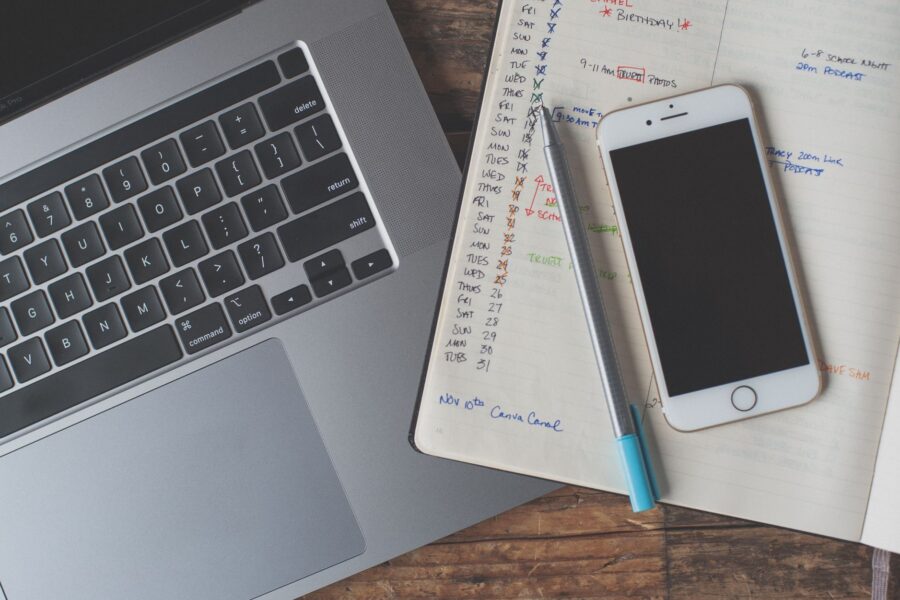 Laptop smartphone note