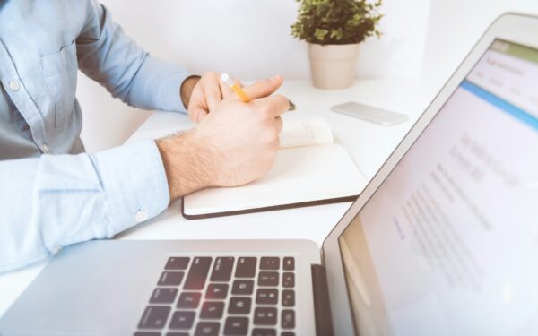 A simple guide to AI note-taking: how to capture ideas without creating more chaos