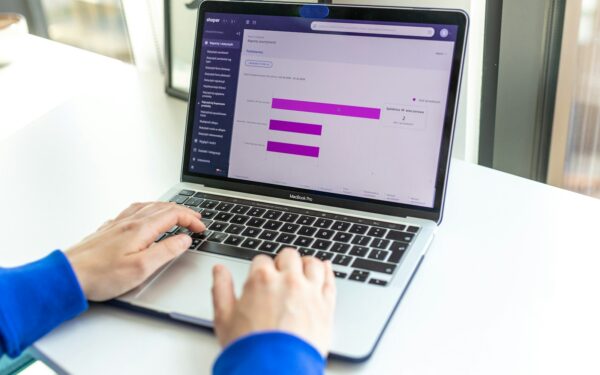 A simple guide to how AI chatbots work and what they actually do