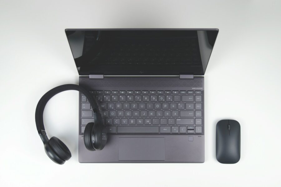 Noise canceling headphones