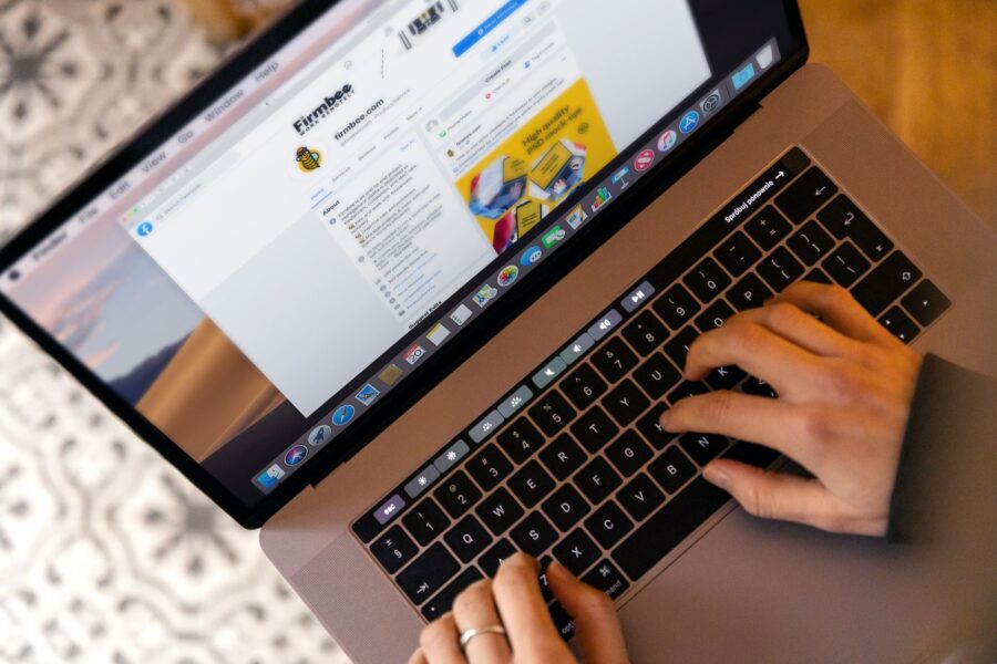 Laptop screen email