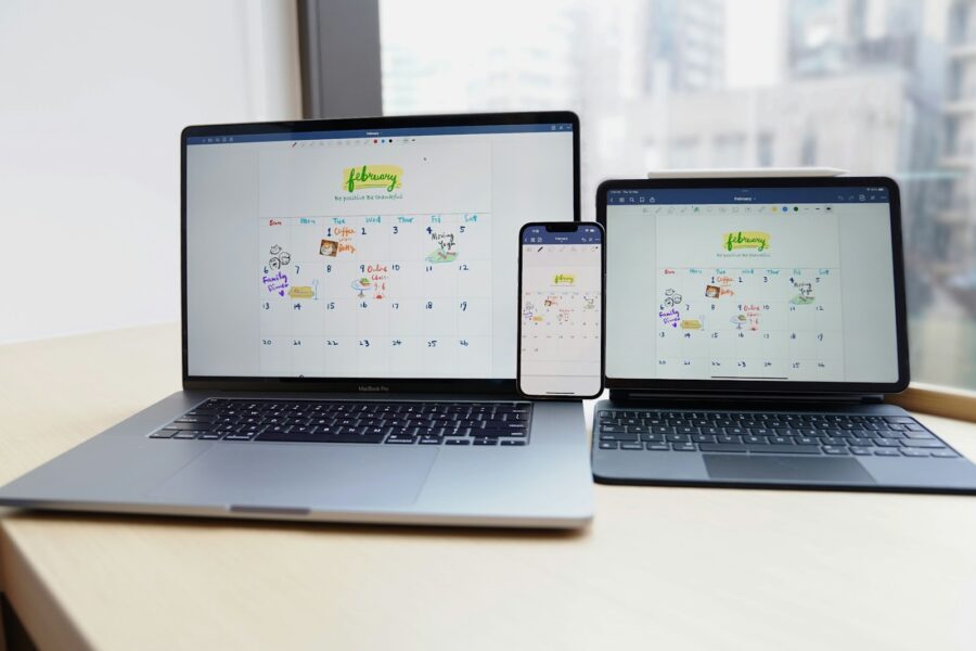 Laptop desk calendar