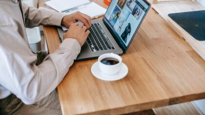 How AI can help solo workers feel less overwhelmed and more organised