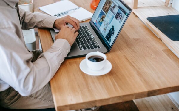 How AI can help solo workers feel less overwhelmed and more organised