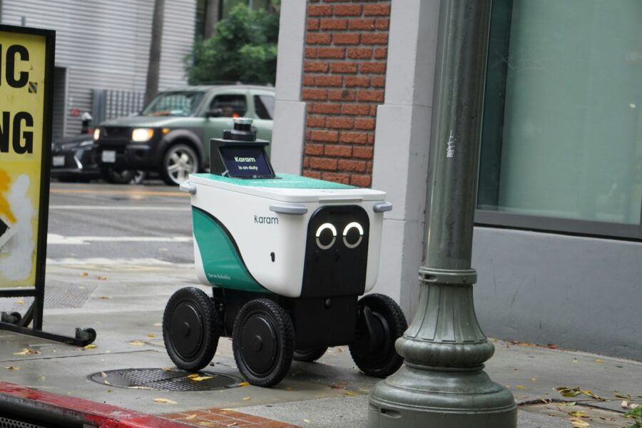 Small delivery robot