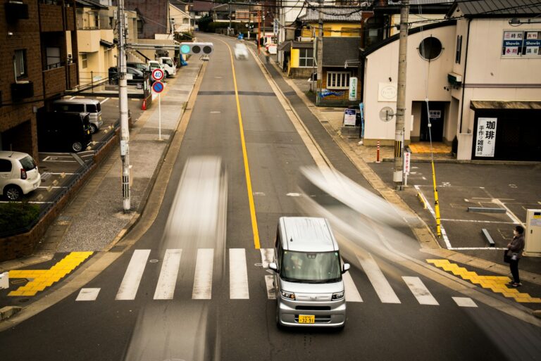 Autonomous delivery robot
