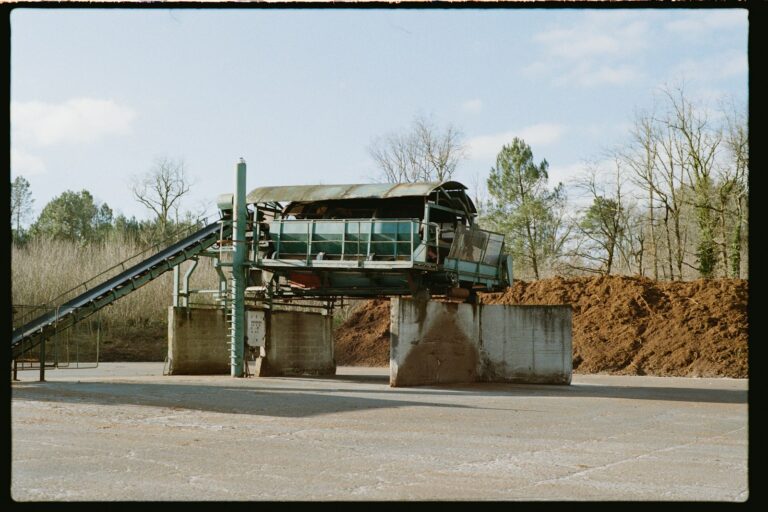 Recycling facility conveyor