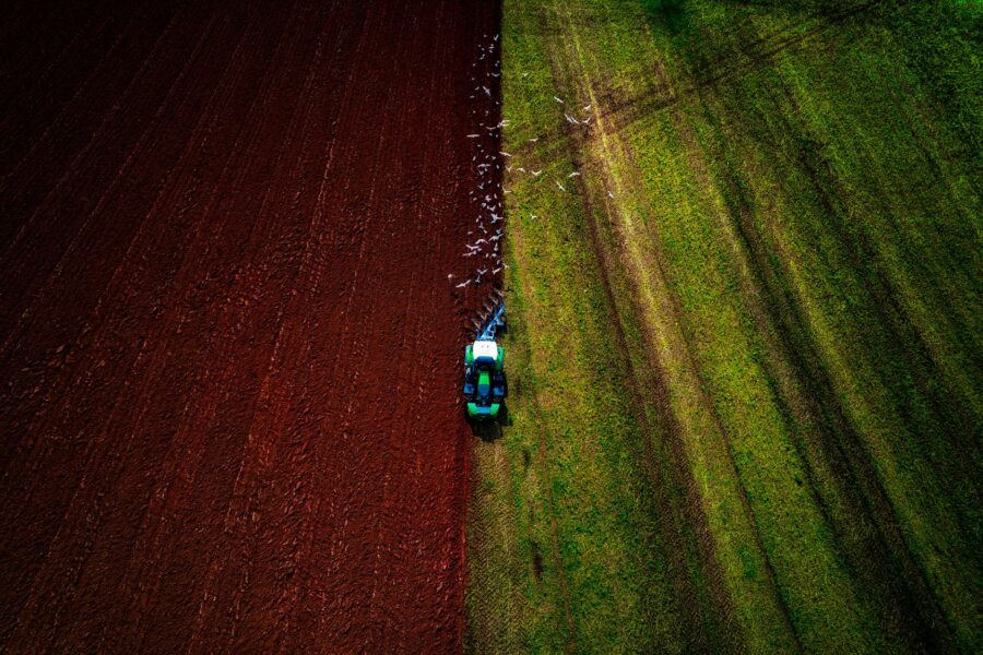 Farm field robot