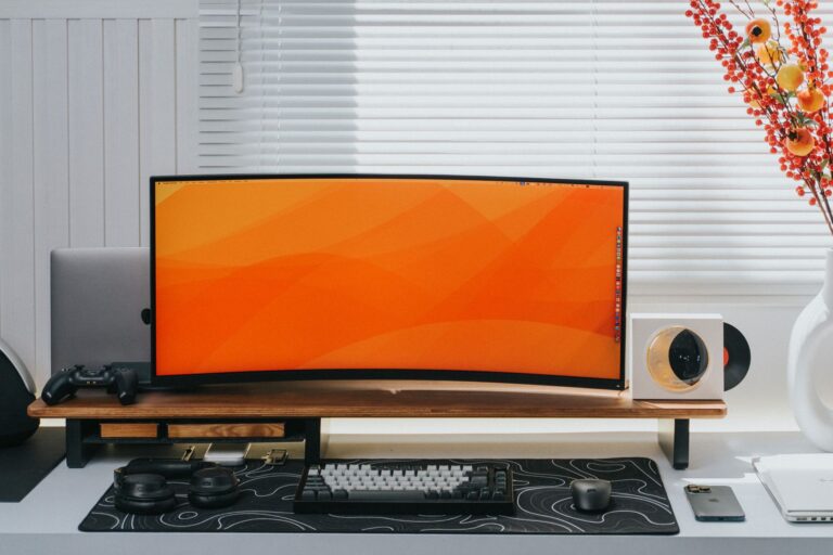 Curved monitor office