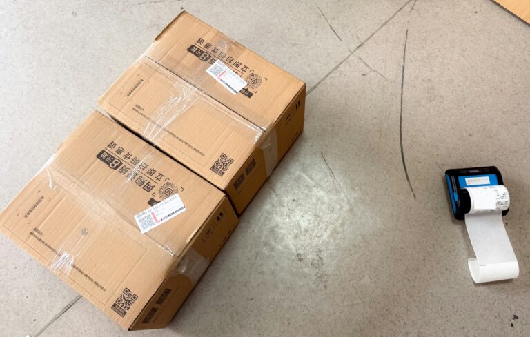 Mobile warehouse robot