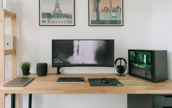 How to pick an external monitor that genuinely improves your daily screen time