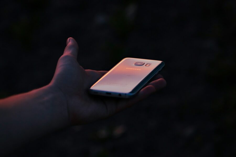 Smartphone hand sim