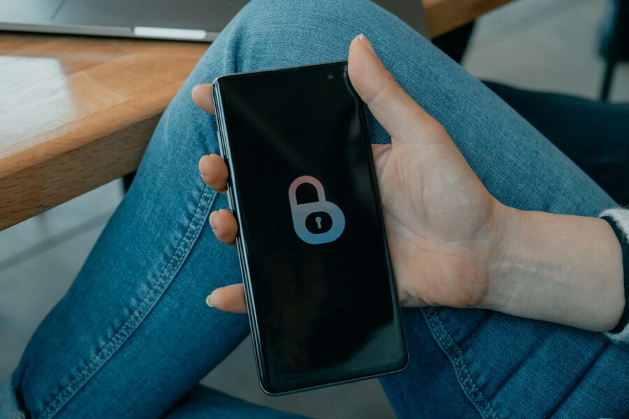 Laptop smartphone lock