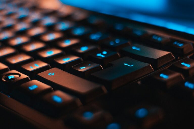Compact mechanical keyboard