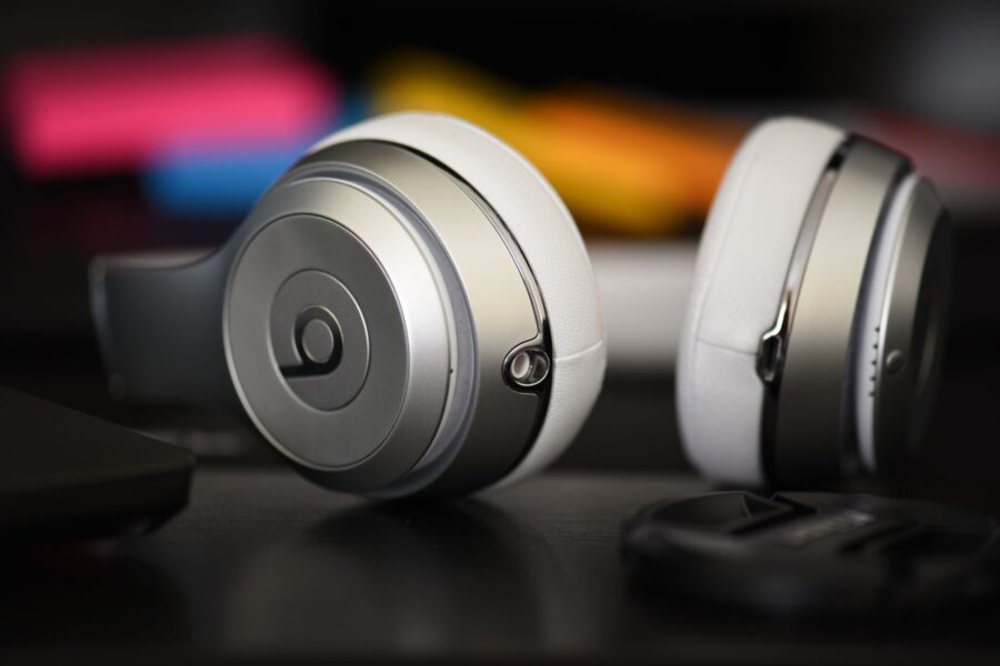 Ear noise cancelling