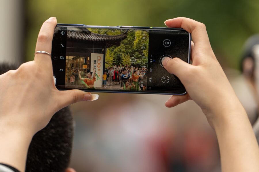 Smartphone camera zoom