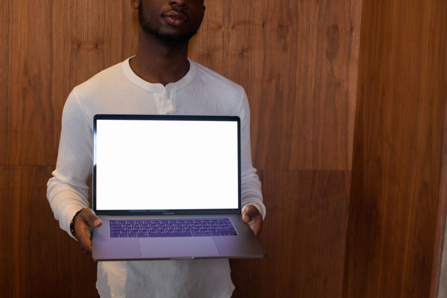 Laptop screen pop