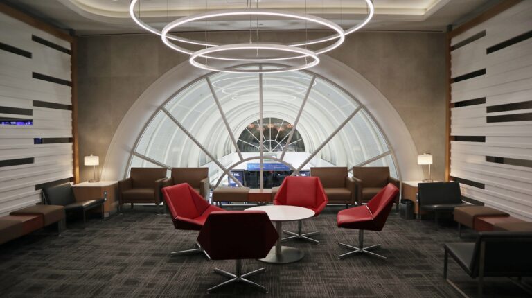 Airport lounge public