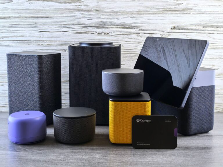 Smart speaker living