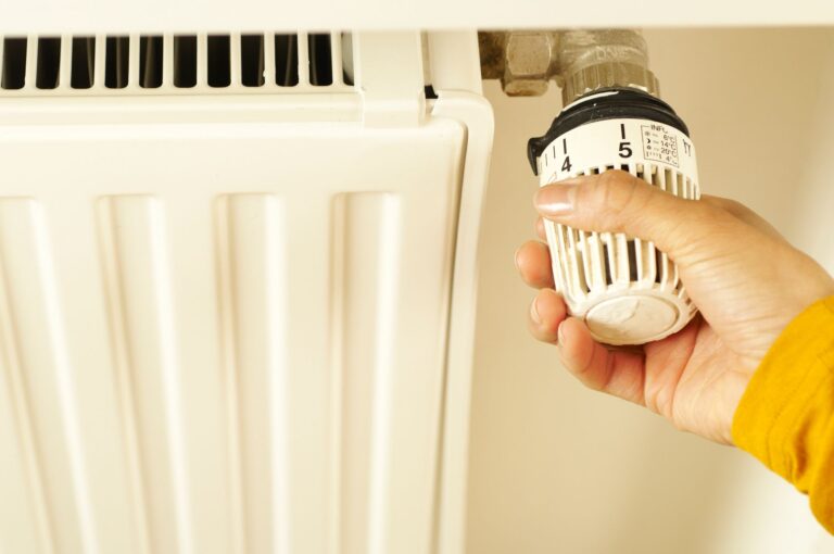 Home heating thermostat