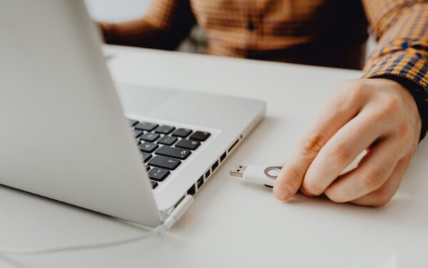 USB stick safety: simple rules to avoid nasty surprises from tiny drives